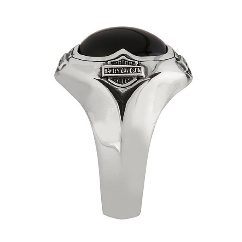 Серебряное кольцо Оникс